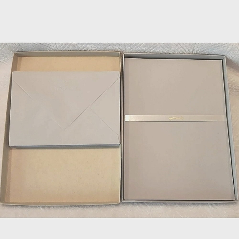 Vintage Hallmark‎ Stationery Letter Set in box W/ Envelopes.